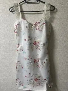 刺繍入りホワイトタイトドレス