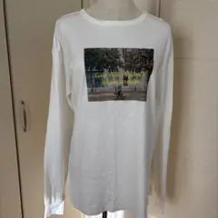 ホワイト長袖Tシャツ グラフィックデザイン