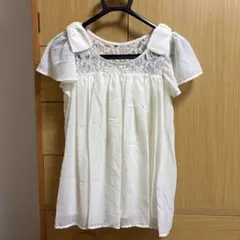 レース付きオフホワイトブラウス