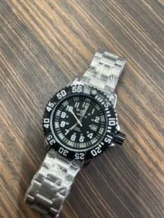 ADDIESDIVE 腕時計 クォーツ スイープ運針 リベットブレス100m防水