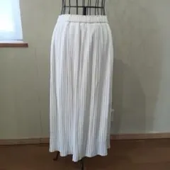 ユニクロ　薄いクリーム色 プリーツスカート ゴムウエスト
