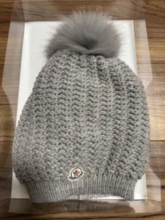 MONCLER ケーブルニット帽 ファーポンポン付き - メルカリ