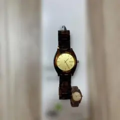 NIXON 腕時計 べっ甲柄 ゴールド文字盤　電池切れのサムネイル
