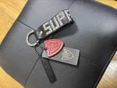 ま*ま様 Supreme ✖︎ HTC studded wallet 美品 シュ - メルカリ