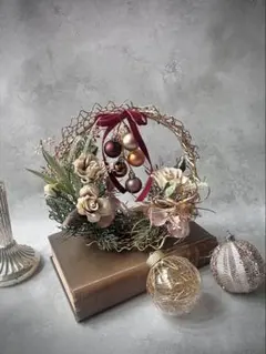 クリスマスアレンジ/クリスマスインテリア/置き型リース/おしゃれクリスマス