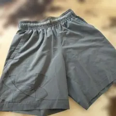 Under Armour グレー ショートパンツ
