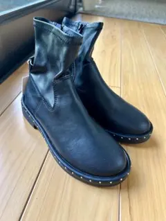 ZARA キッズ スタッズ付きブーツ ブラック　20cm新品のサムネイル