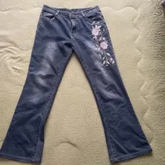 花柄刺繍　フレアパンツ