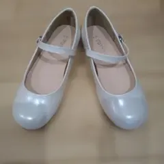 パールホワイト バレエシューズ ストラップ付き　22cm