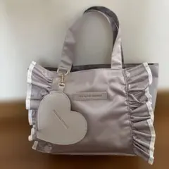 JILL by JILL STUART ハート形チャームつきフリルトートバッグ