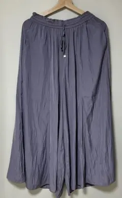 グローバルワーク　サラサラサテンフレアワイドパンツ　M ラベンダー