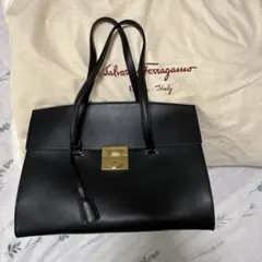 極美品 ガンチーニ 黒 レザーショルダーバッグ