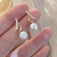 新品　パール × ゴールド ジグザグ ピアス上品 きれいめ結婚式入学式卒業式OL