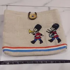 【新品】ハンドメイド 刺繍 イギリス 兵隊 ポーチのサムネイル