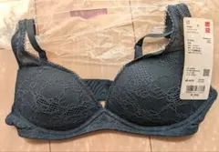 ユニクロ　ワイヤレスブラ　ダークブルー レース AB65/70