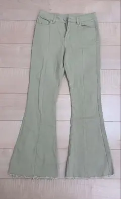 フレアパンツ Mサイズ グリーン センタープレス 美脚
