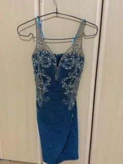 ターコイズブルー ビジュー装飾ドレス