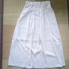 GU（ジーユー）ホワイト ドット柄 フレアロング スカートXL