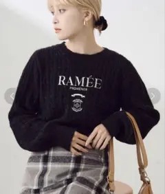 NICE CLAUP フロント刺繍ケーブルニット