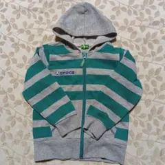 (332)crocs フード付きパーカー 緑と灰色のストライプ　サイズ110