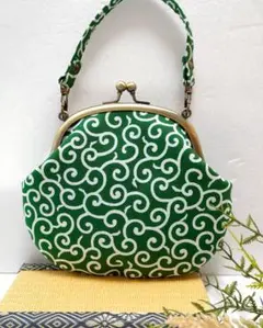 唐草模様の大きながま口財布！ カードが沢山入る！首下げがま口《緑色》くし型!!