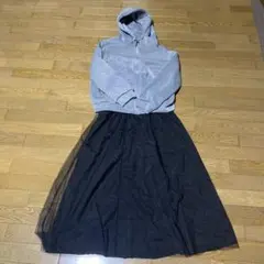 グレー パーカー 黒 スカート セットアップ
