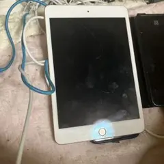 ゴールド(ジャンク】iPad mini 第5世代 充電不可／起動不可 部品取り用