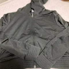 レディース　PUMA ショート　パーカー　S グレー　美品