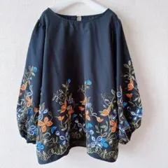 レイカズン 紺 花柄刺繍 ブラウスのサムネイル