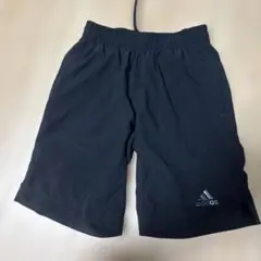 adidas 黒 半ズボン