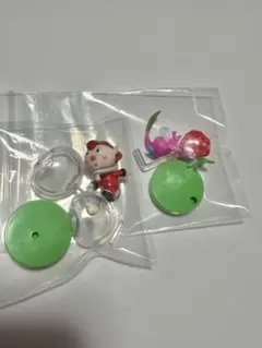 カプセルトイセット 赤い服のキャラクター