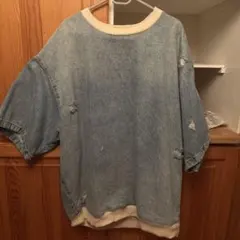 デニムブルーオーバーサイズTシャツとポロシャツ