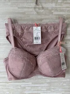 D75M」トリンプ 夢みるブラ ライト ラインフラワーズ ブラ＆ショーツ