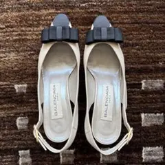 【値下げ】BALENCIAGA ベージュリボンパンプスのサムネイル