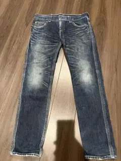 Levi's ダークブルーストレートジーンズ