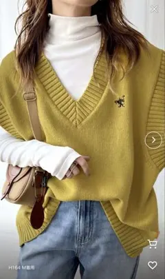 《JaVa ジャバコラボ》ワンポイント刺繍カレッジニットベスト