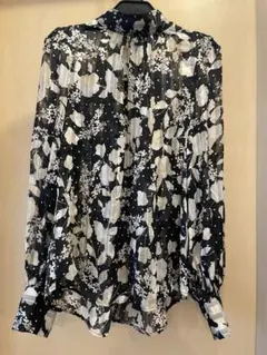 新品未使用✳︎花柄シースルーブラウス 32P