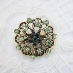 ヴィンテージ調　優しいペリドット色＆エメラルド色輝石 結晶 お花　ブローチ