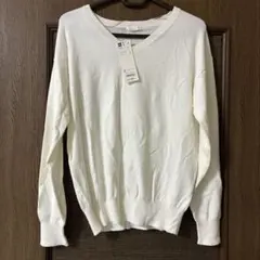 GU オフホワイト Vネックセーター S