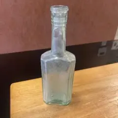 希少銀化】イギリス アンティークボトル 薬瓶 1900年代 - メルカリ