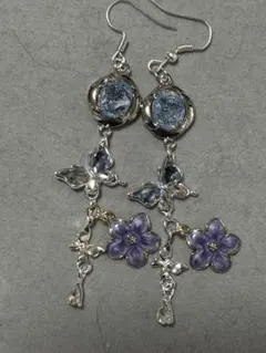 花と蝶のロングピアス お値下げしました