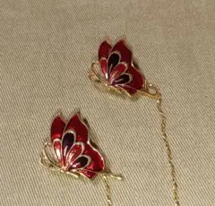 蝶デザイン ブローチ・コサージュ 赤金