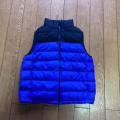 150サイズ 青と黒のダウンベスト