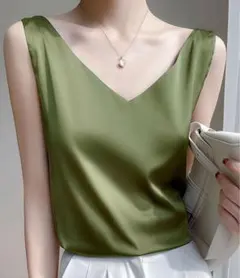 レディース デコルテ綺麗見せ　バックキャミ風Vネックトップス