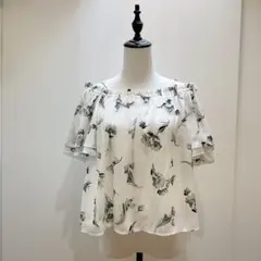 未使用品　イング　花柄　シフォン　オフショルダー　袖フリル　半袖ブラウス