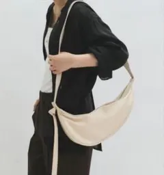 ADAM ET ROPE'　 ショルダーバッグ　 ボディバッグ 　ホワイトのサムネイル