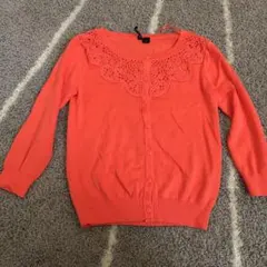 H&Mのサーモンピンクのカーディガン