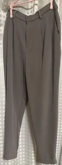 UNIQLO グレー プリーツスラックス S