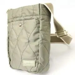 美品　LIZDAYS キルティングナイロンミニショルダーバッグ　カーキ　軽量