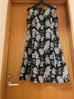 美品　未使用に近い　トッカ　膝丈ワンピース　サイズ4